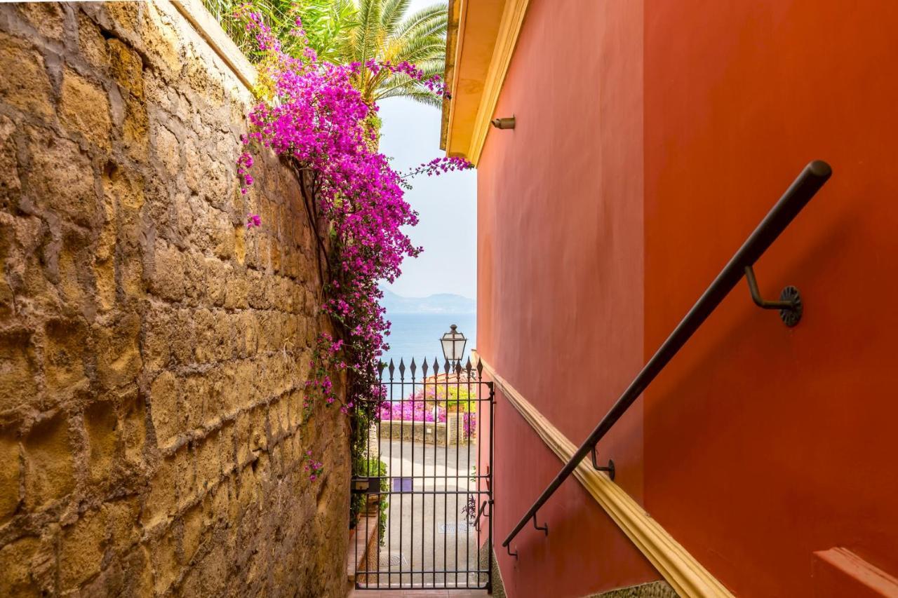 Villa Dolcevita With Parking By Napoliapartments Экстерьер фото